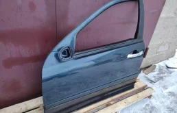 Двери для Mercedes-Benz C class 2006 года на фотографиях