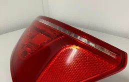 Фонарь внутренний правый для Audi Q5 на фотографиях