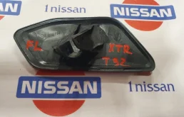 Крышка форсунки фароомывателя левая для Nissan X-Trail 2018 года на фотографиях