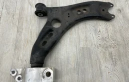 Рычаг передний правый нижний для Volkswagen Tiguan 2008 года на фотографиях