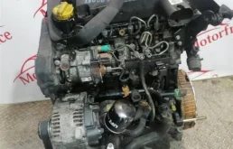 Двигатель без навесного для Renault Kangoo 2001 года на фотографиях