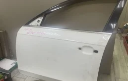 Дверь передняя левая для Audi A4 2011 года на фотографиях