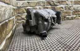 Компрессор кондиционера для Audi A4 2014 года на фотографиях