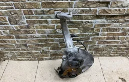 Кулак поворотный правый для Audi A6 2011 года на фотографиях