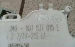 Уплотнитель передней правой двери для Audi A4 2011 года на фотографиях