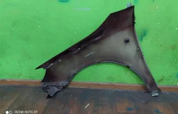 Крыло правое для Skoda Fabia 2011 года на фотографиях