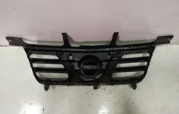 Решетка радиатора для Nissan X-Trail 2001 года на фотографиях