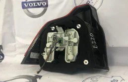 Фонарь правый для Volvo S40 2004 года на фотографиях