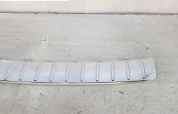 Накладка заднего бампера правая для Volkswagen Touareg 2011 года на фотографиях