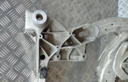 Подрамник двигателя для BMW 5er 2014 года на фотографиях