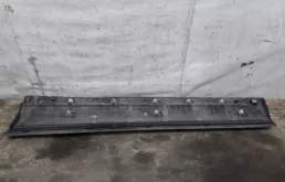 Накладка на дверь передняя левая для Volkswagen Touareg 2018 года на фотографиях