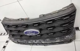 Решетка радиатора для Ford Explorer 2013 года на фотографиях