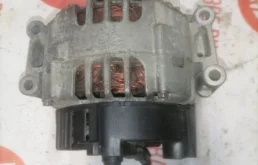 Генератор для Audi A4 2003 года на фотографиях