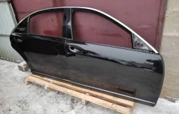 Дверь передняя правая для Mercedes-Benz S class 2010 года на фотографиях