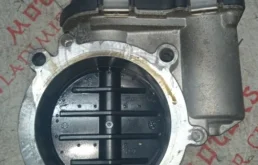 Дроссельная заслонка для Volkswagen Passat 2005 года на фотографиях