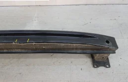 Усилитель заднего бампера для Skoda Octavia 2014 года на фотографиях