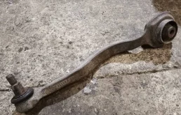 Рычаг передний левый верхний для Mercedes-Benz S class 2013 года на фотографиях