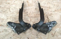 Петля капота правая для Toyota Land Cruiser 2008 года на фотографиях