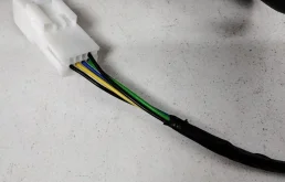 Стекла и зеркала для Renault Logan 2005 года на фотографиях