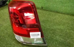 Фонарь правый для Toyota Land Cruiser 2015 года на фотографиях