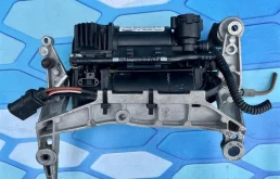 Компрессор пневмоподвески задний для Volkswagen Touareg 2004 года на фотографиях