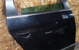 Дверь задняя правая для Volkswagen Passat 2007 года на фотографиях