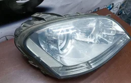 Фара правая для Mercedes-Benz M class 2005 года на фотографиях