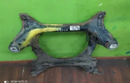 Подрамник двигателя для Volkswagen Touareg 2004 года на фотографиях