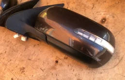 Стекла и зеркала для Suzuki Grand Vitara 2015 года на фотографиях