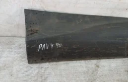 Накладка заднего бампера правая для Toyota RAV4 2015 года на фотографиях