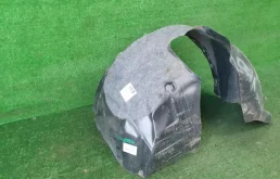 Подкрылок передний правый для Toyota RAV4 2013 года на фотографиях