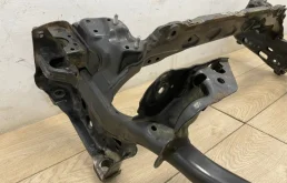 Подрамник двигателя для Audi A6 2018 года на фотографиях