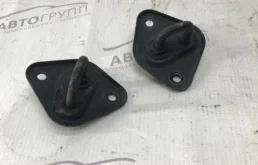 Замок капота правый для Mercedes-Benz C class 2008 года на фотографиях