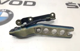 Петля капота левая для Skoda Octavia на фотографиях