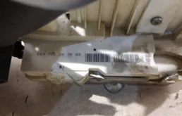 Уплотнитель передней правой двери для Mercedes-Benz M class на фотографиях