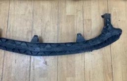 Усилитель бампера передний верхний для Opel Astra 2016 года на фотографиях