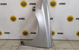 Крыло левое для Volvo S40 2011 года на фотографиях