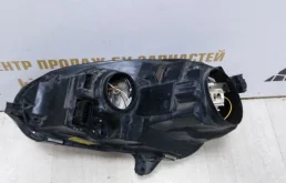 Фара правая для Volkswagen Jetta 2008 года на фотографиях