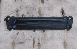 Балка передняя поперечная для Suzuki Grand Vitara 2006 года на фотографиях