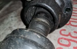 Карданный вал задний для Volkswagen Touareg 2004 года на фотографиях