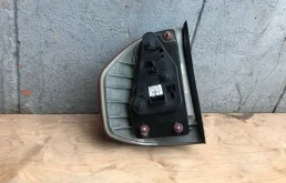 Фонарь правый для BMW X3 2006 года на фотографиях