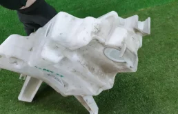 Бачок стеклоомывателя передний для Toyota RAV4 2019 года на фотографиях