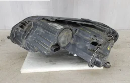 Фары для Volkswagen Passat 2011 года на фотографиях