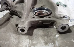 Кулак поворотный левый для Volvo XC90 2017 года на фотографиях