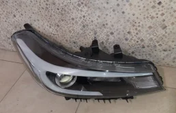 Фара правая для Kia Cerato 2011 года на фотографиях