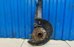 Кулак поворотный левый для Volkswagen Touareg 2010 года на фотографиях