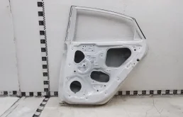 Накладка на дверь задняя правая для Hyundai Solaris 2018 года на фотографиях