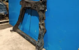 Подрамник двигателя для Nissan X-Trail 2011 года на фотографиях