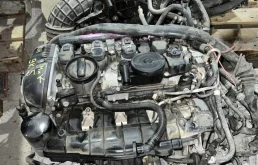 Двигатель без навесного для Audi A4 2014 года на фотографиях