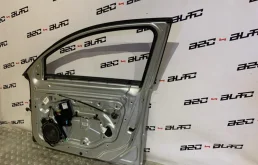 Дверь передняя правая для Volvo S40 1996 года на фотографиях